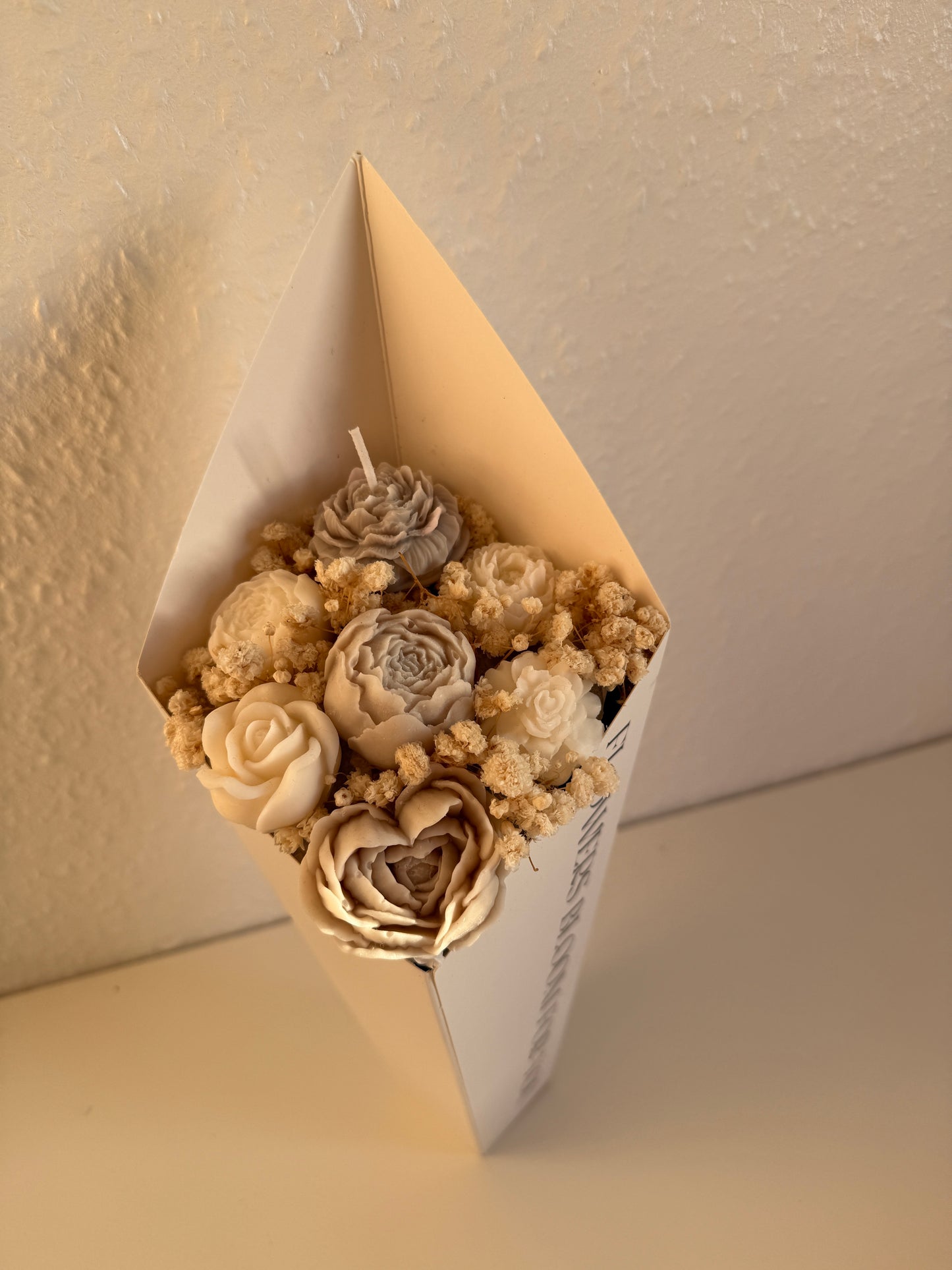 Beige Blumentüte