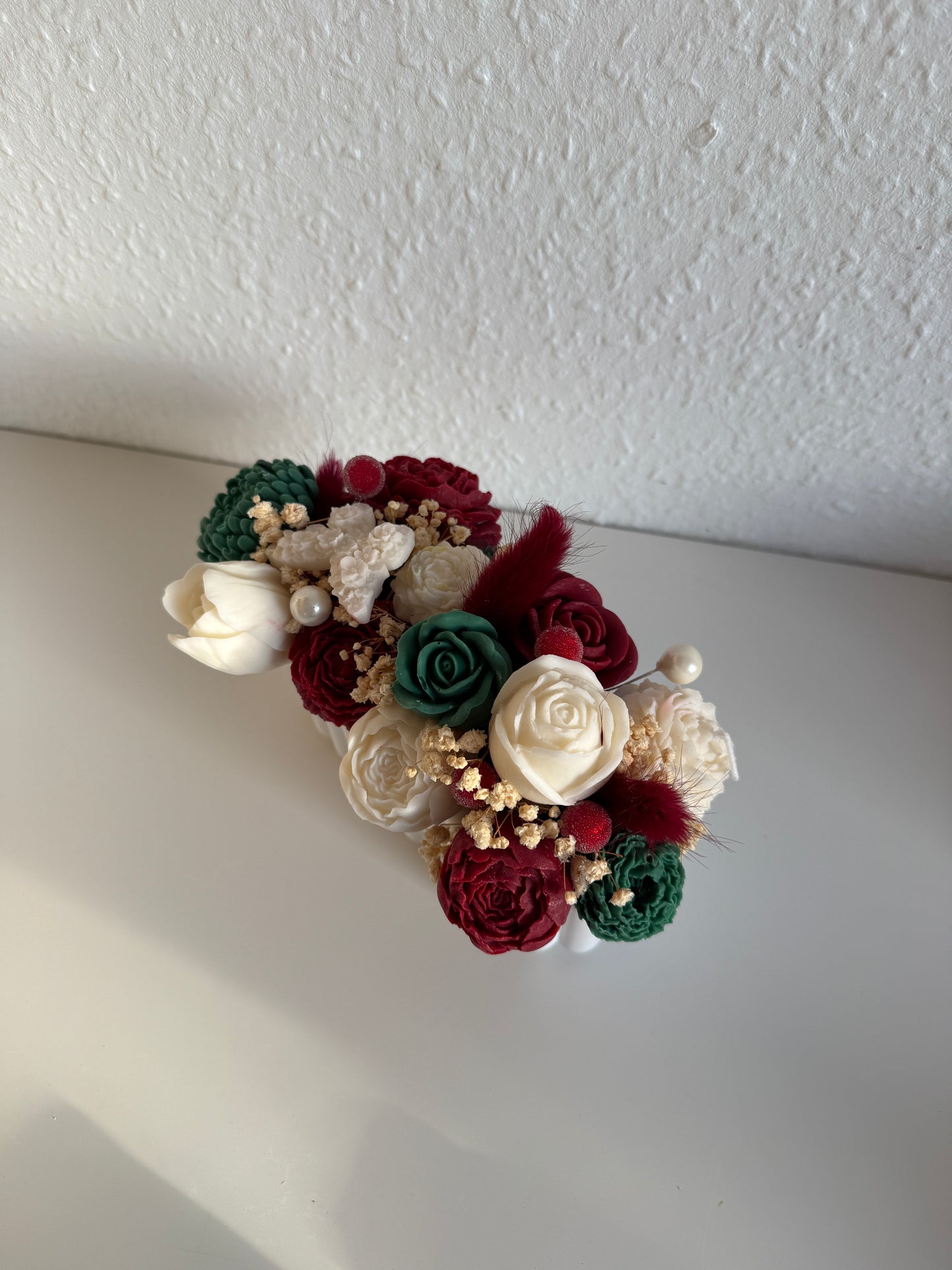 Weihnachtsstrauß in selbstgegossenem Gefäß