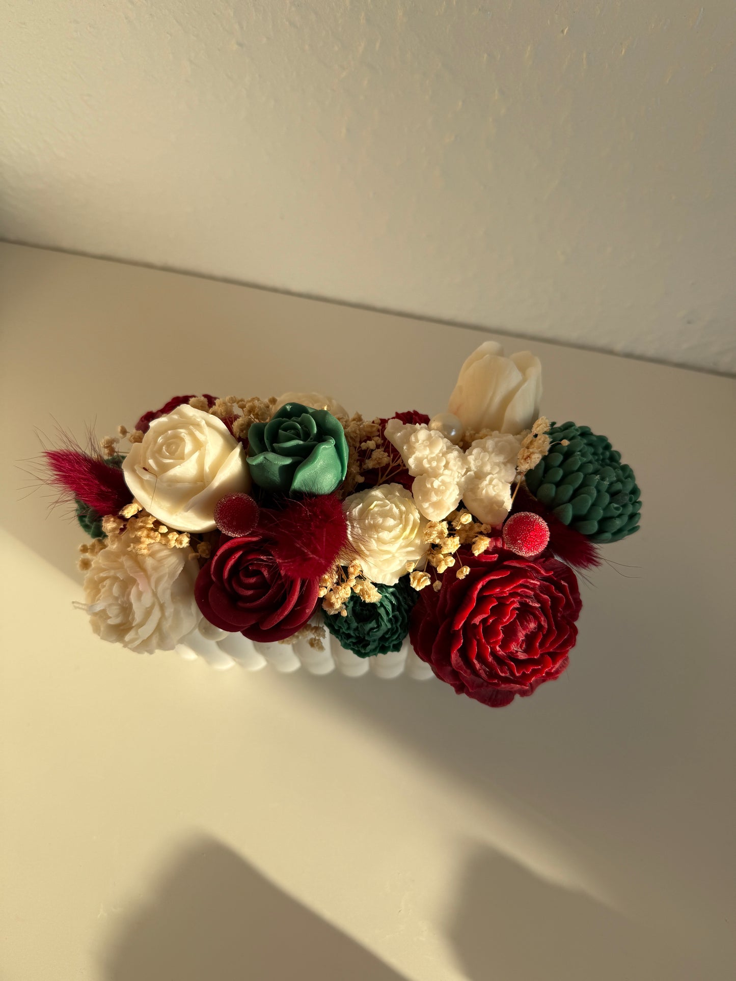 Weihnachtsstrauß in selbstgegossenem Gefäß