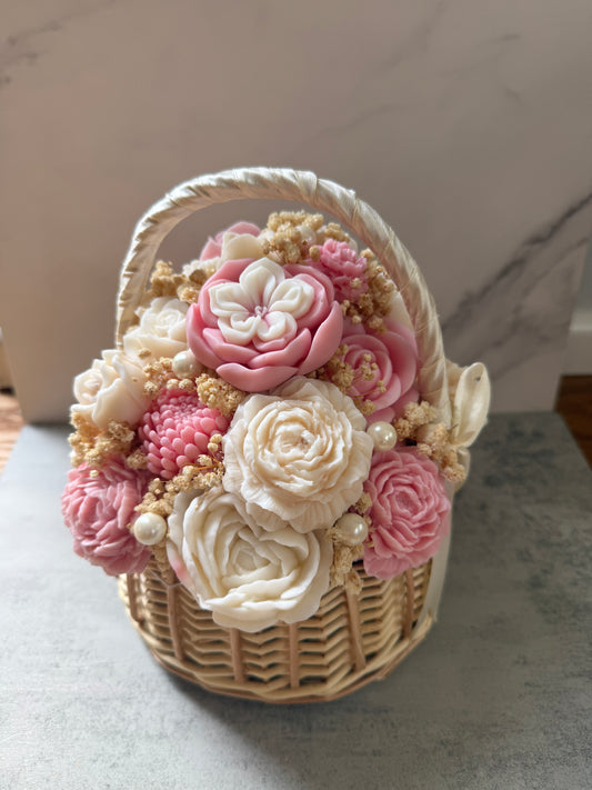 Blumenkorb mit Wachsblumen