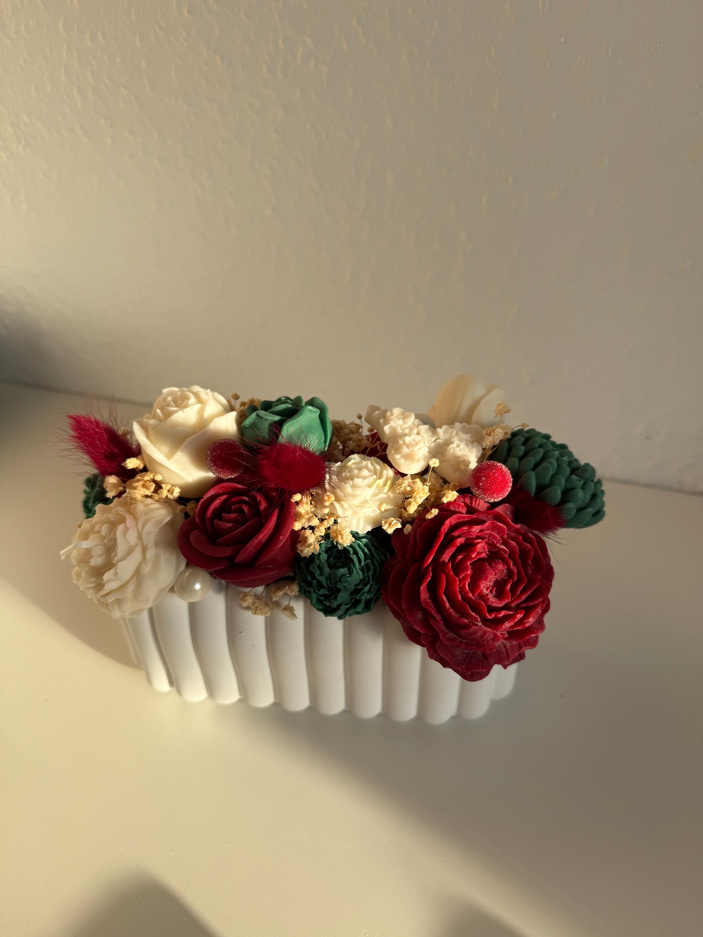 Weihnachtsstrauß in selbstgegossenem Gefäß