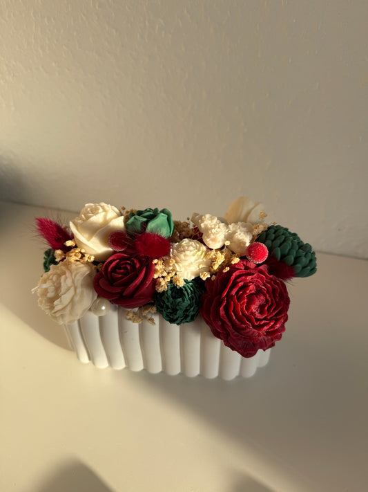 Weihnachtsstrauß in selbstgegossenem Gefäß