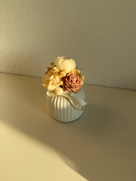 Forever Flowers in selbstgegossenem Gefäß