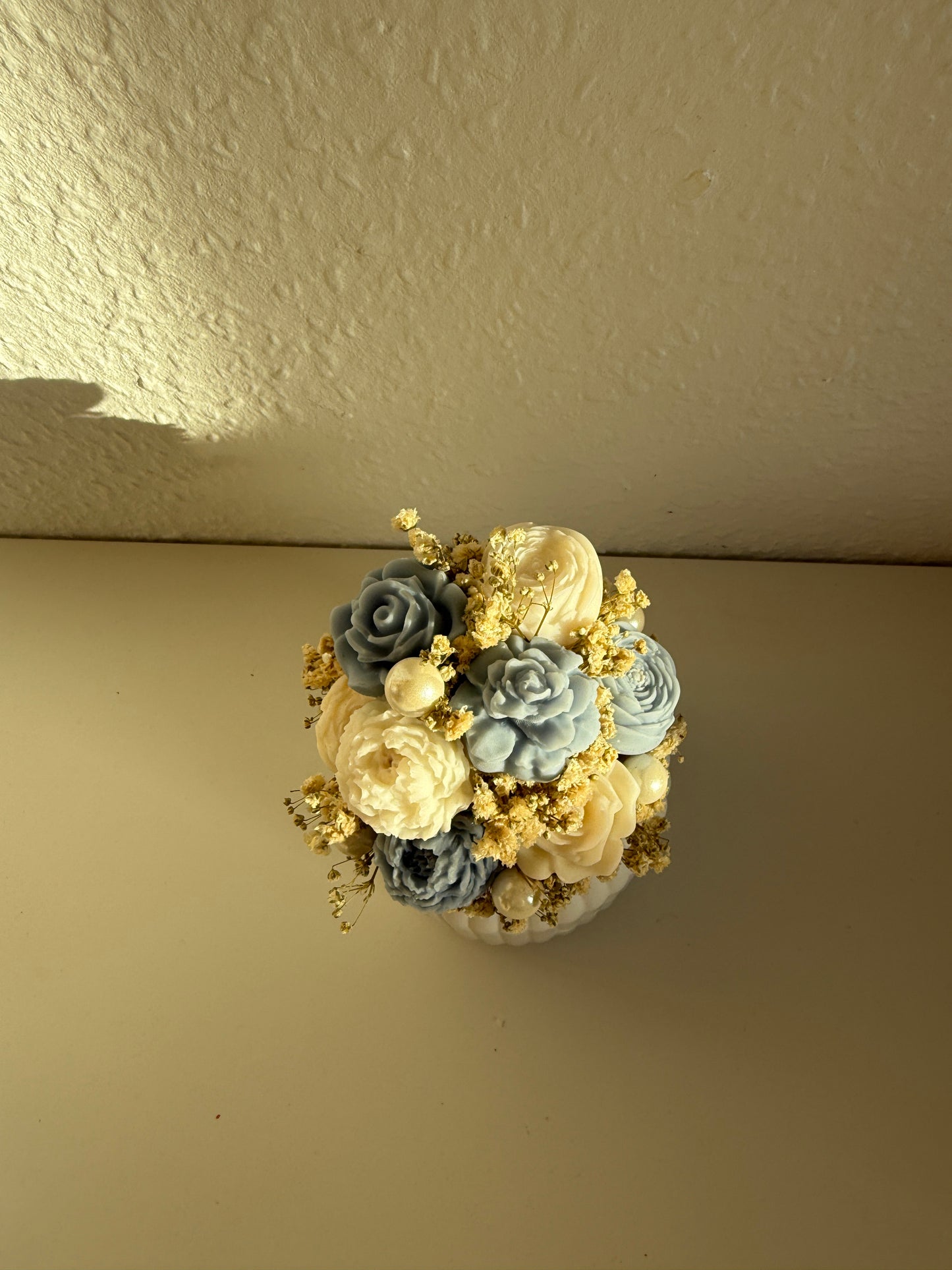 Forever Flowers in selbstgegossenem Gefäß