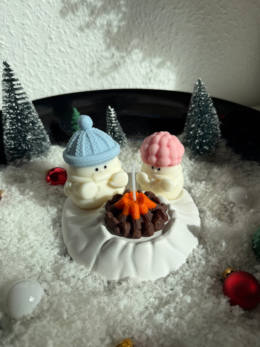 Schneefreunde am Lagerfeuer