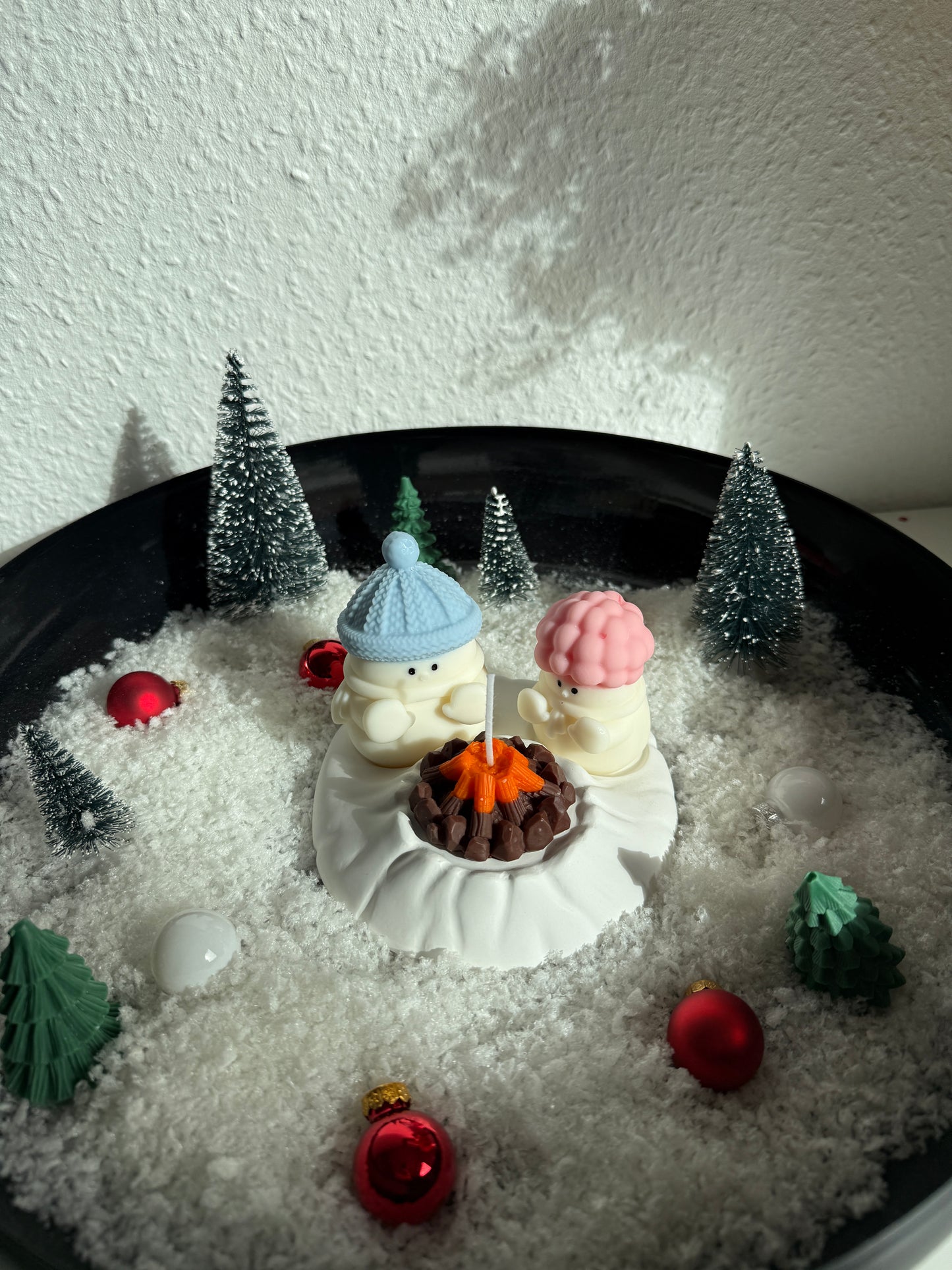 Sneeuwliefhebbers rond het kampvuur