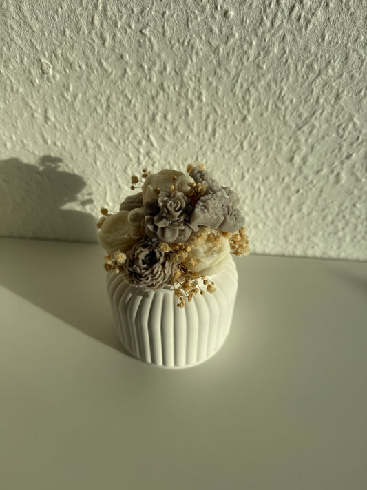 Forever Flowers in selbstgegossenem Gefäß