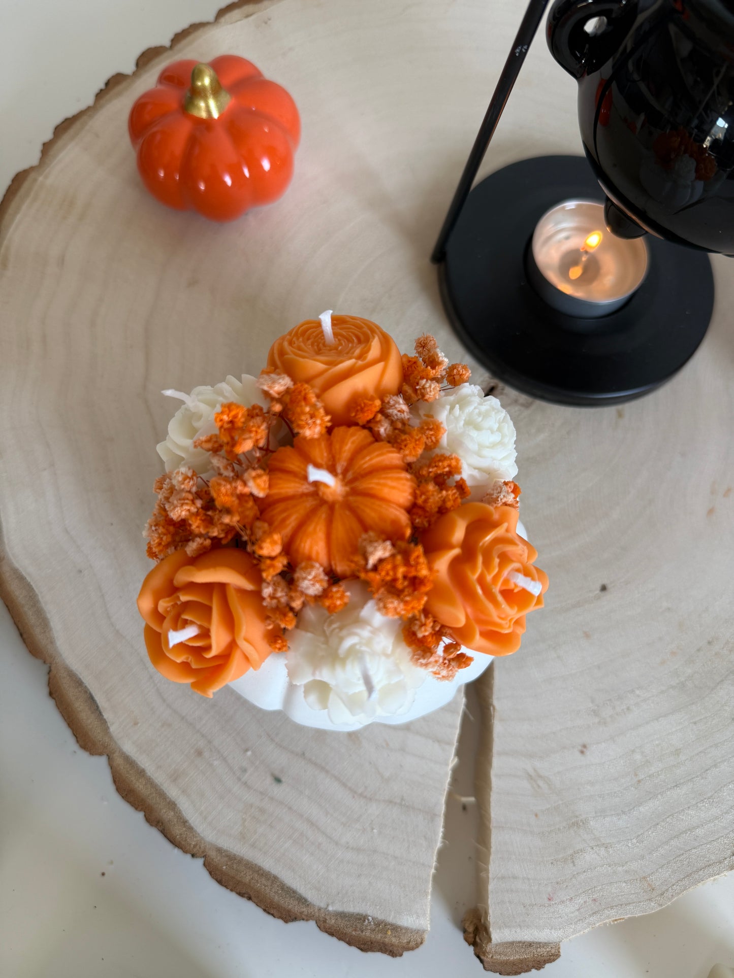 Herbststrauß in Kürbiskeramik